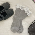 Chaussettes grises en coton avec bordure en dentelle blanche et maille côtelée - Taille unique / Gris