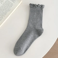 Calcetines grises de media caña con borde volantes y textura de punto acanalado - Gris
