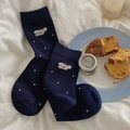 Dunkelblaue mittellange Socken mit weißen Punkten und süßer Welpen-Stickerei - Einheitsgröße / Marineblau