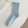 Calcetines japoneses azul claro con volantes, textura acanalada y bordes rizados - Azul