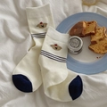 Calze giapponesi crema con strisce blu e ricamo di un simpatico cagnolino marrone - Taglia unica / Tre Strisce sul Bordo