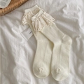Chaussettes mi-mollet blanc cassé en tricot avec bordure en dentelle et nœud en soie - Taille unique / Blanc Cassé