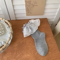 Calze Lolita grigie con doppio bordo in pizzo bianco e delicato fiocco di nastro grigio - Taglia unica / Grigio