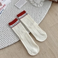 Calcetines retro crema con rayas rojas y azules y textura de punto de canalé mujer - Patrón de Ondas (YL5022)