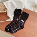 Britische schwarz karierte Socken mit Rüschenbund und MI MOR STUDIO Etikett - Einheitsgröße / Schwarz