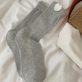 Chic ribbed crew socks in heather grey with a small white knitted heart applique - One Size / Gray