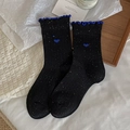 Süße schwarze Socken mit bunten Sprenkeln, blauem Herz-Stickerei und Rüschenrand - Schwarz