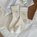 Chaussettes tricotées crème à mouchetures colorées avec broderie cœur et volants gris - Blanc/Gris