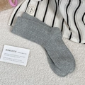 Calze grigie in maglia a righe verticali con bordo arrotolato in stile vintage - Grigio