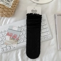 Calcetines de encaje negro calado con borde de volantes y embalaje de corazón - Talla única / Negro