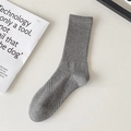 Calcetines grises clásicos de media pantorrilla en algodón suave de estilo minimalista - Talla única / gris oscuro
