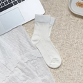 Chaussettes blanches mi-mollet en coton avec un délicat motif ajouré en forme de cœur - Cœur Ajouré Blanc