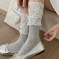 Calcetines de ballet gris y blanco con anchos volantes de encaje con estética dulce de JK - Talla única / Gris