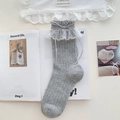 Chaussettes mi-mollet en tricot gris clair avec dentelle blanche et ruban - Taille unique / Gris