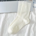 Breathable off-white crew socks with vertical ribbed texture and elastic cuffs - One Size / Creamy White