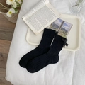 Japanische schwarze Socken mit Rippenmuster und elegantem Schleifen-Detail am Bund - Schwarz