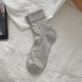 Graue Crew-Socken im Ballett-Stil mit hohlem Herzmuster und gerippten Bündchen - Einheitsgröße / Grau