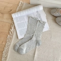 Calze grigio chiaro in cotone con bordo a volant e strisce verticali in stile casual - Taglia unica / Grigio chiaro