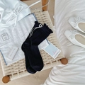 Dolci calze nere con fiocchi di seta bianchi e texture a costine in stile balletcore - Nero