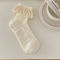 Calze a costine bianco panna stile balletto con bordo in pizzo a balze in estetica Lolita - Beige