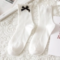Calze bianche Lolita a metà polpaccio con volant, fiocchi neri e perle eleganti - Taglia unica / Tutto Bianco