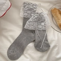 Calze grigie in stile giapponese con bordo in pizzo, fiocco e trama a maglia a coste - Taglia unica / Grigio