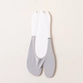 Chaussettes tabi grises invisibles en soie glacée avec design élastique sans couture - Taille unique / Gris