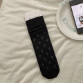 Calcetines de malla negra con calados y motivos florales plateados y puños elásticos - Negro