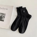 Süße schwarze Söckchen mit Herzstickerei und Wellensaum für Damen im Japan-Stil - Einheitsgröße / Schwarz