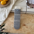 Dunkelgraue Socken mit hellblauer Schleife, weißen Streifen und Herz-Stickerei - Einheitsgröße / Grau
