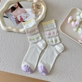 Weiße Baumwollsocken mit lila Spitze, gelbem Wellenrand und kleinen Schleifenstickereien - Schleife / Einheitsgröße