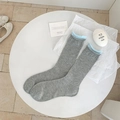 Calze a metà polpaccio a costine grigie con polsini a balze azzurro chiaro - Taglia unica / Grigio chiaro
