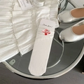 Calze bianche in cotone con ricamo rosso 'Life is a journey' e dettaglio a cuore - Taglia unica / Bianco