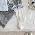 Chaussettes blanches à volants à carreaux bleus et nœud en soie style japonais - Taille unique / Fond Blanc Bleu