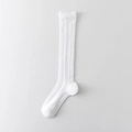 Chaussettes blanches mi-mollet de style japonais avec maille ajourée et côtes fines - Taille unique / Blanc