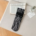 Elegante schwarze Spitzen-Socken mit Blumenmuster im Retro-Stil auf beigem Grund - Einheitsgröße / Schwarz
