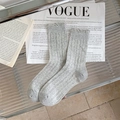 Hellgraue Ballettsocken mit Rautenmuster und Rüschenbündchen für einen süßen Look - Grau