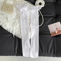 Weiße Overknee-Strümpfe mit zarter Rüschenspitze und Schleifen im Lolita-Stil - Einheitsgröße / Weiß