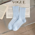 Hellblaue Strickstrümpfe mit Spitzenbündchen und Rautenmuster im Vintage-Stil - Blau