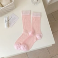 Calcetines de malla rosa transparente con corazones tejidos y detalles de encaje - Rosa