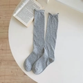 Calcetines grises de algodón para mujer con borde de lechuga de diseño suave y elegante - Talla única / Gris
