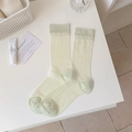 Calcetines de malla verde claro con delicados corazones calados y puños acanalados - Verde
