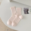 Light pink mid-tube socks with vertical ribbing and delicate lettuce edge cuffs - Pink