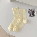 Minimalistische hellgelbe gerippte Damensocken mit hochelastischem Bündchen - Gelb