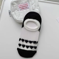 Calzini invisibili da donna in mesh con ricamo a cuore e design in bianco e nero - Multi-cuore