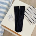 Schwarze mittellange Strickstulpen mit Rippenmuster für einen minimalistischen Look - Einheitsgröße / Schwarz