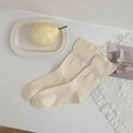 Japanische creme-weiße hohle mittelhohe Socken mit vertikaler Rippenstrick-Struktur - Einheitsgröße / Beige