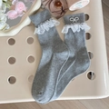 Calze grigie in pizzo con volant bianchi e dettaglio fiocco di perle stile romantico - Taglia unica / Grigio