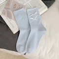 Hellblaue Söckchen mit weißen Seidenschleifen im japanischen Preppy-Style Design - Hellblau Doppel-Schleife