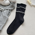 Süße schwarze Crew-Socken im Ballettstil mit weißen Rüschenrändern für den JK-Look - Einheitsgröße / Schwarz